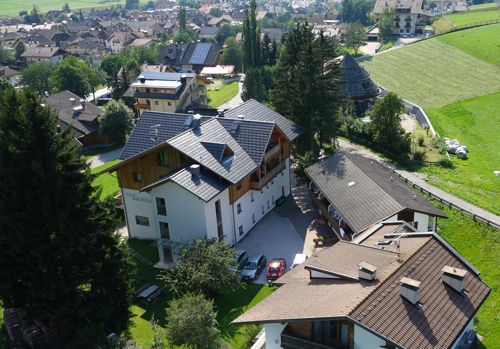 Appartments Helvetia ヴィッラバッサ エクステリア 写真