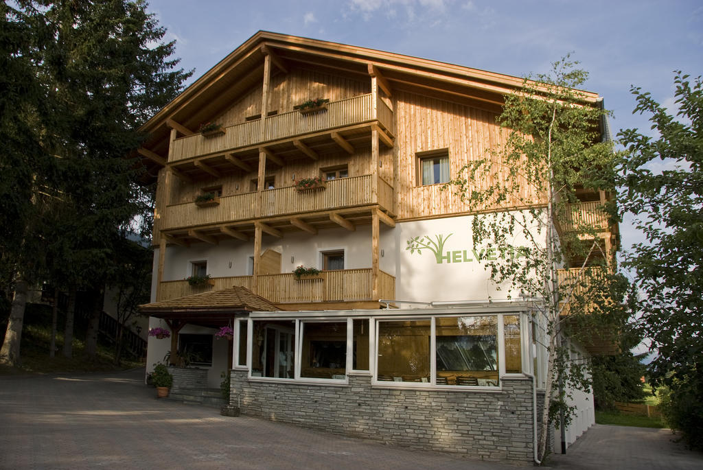 Appartments Helvetia ヴィッラバッサ エクステリア 写真